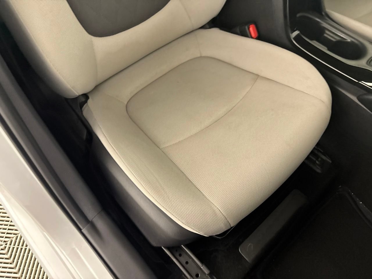 Used 2022 Toyota Corolla LE FWD image 35