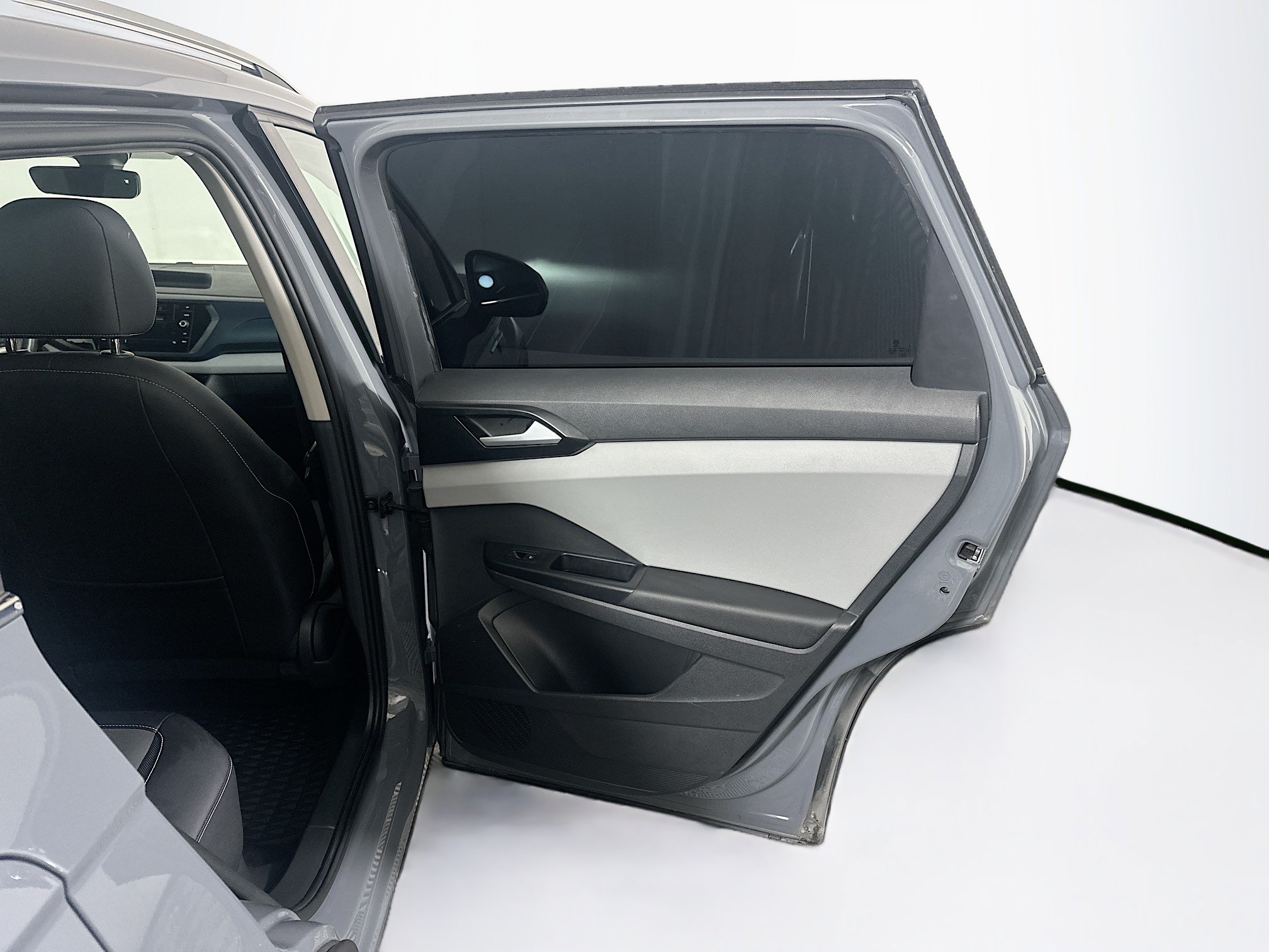 Used 2022 Volkswagen Taos SE w/ Panoramic Sunroof Package FWD image 32