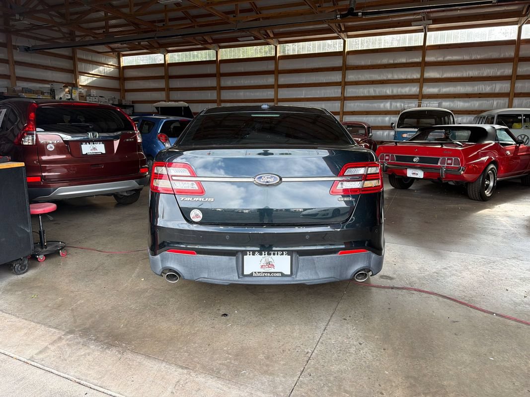 Used 2014 Ford Taurus SEL w/ Equipment Group 201A FWD image 9