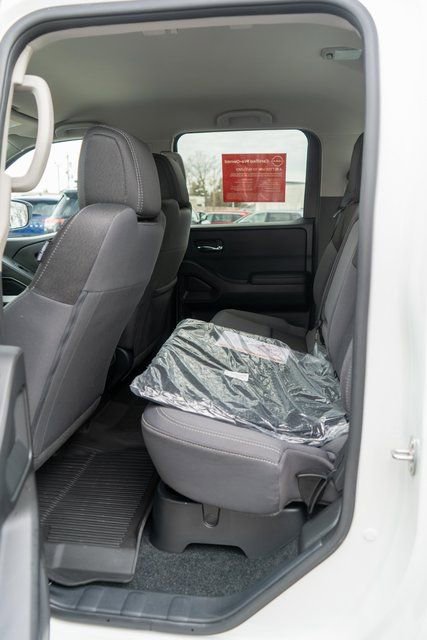 Certified 2025 Nissan Frontier SV image 11