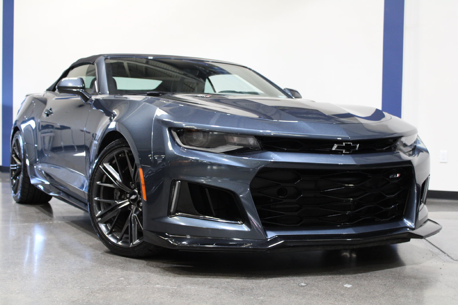 Used 2019 Chevrolet Camaro ZL1 RWD image 2