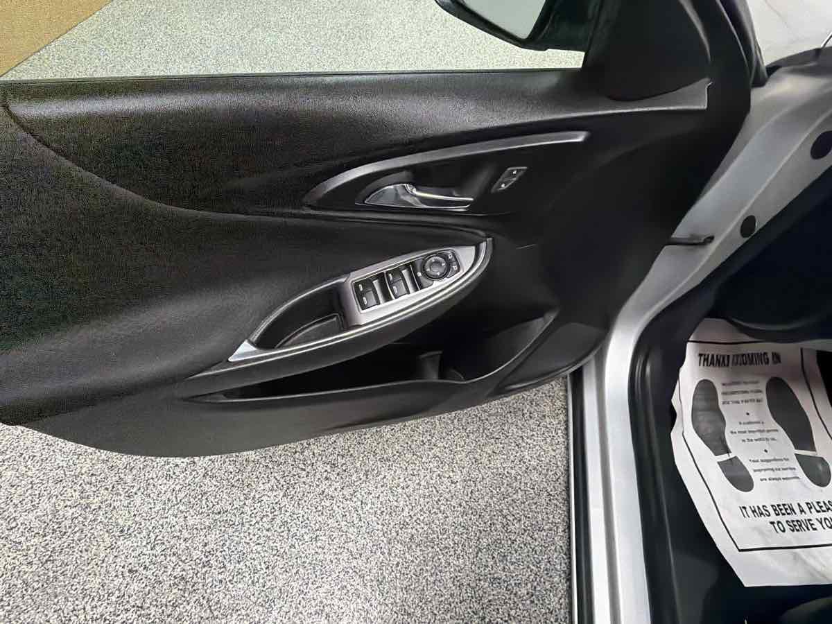 Used 2018 Chevrolet Malibu LT image 13