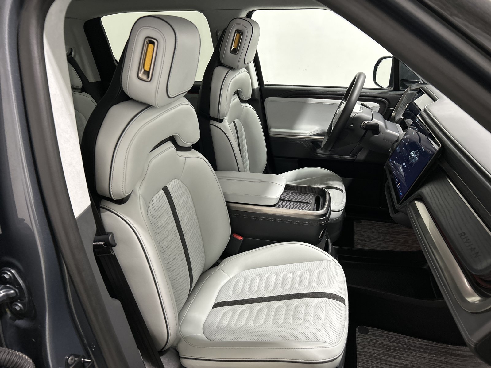Used 2025 Rivian R1T Adventure AWD/4WD image 23