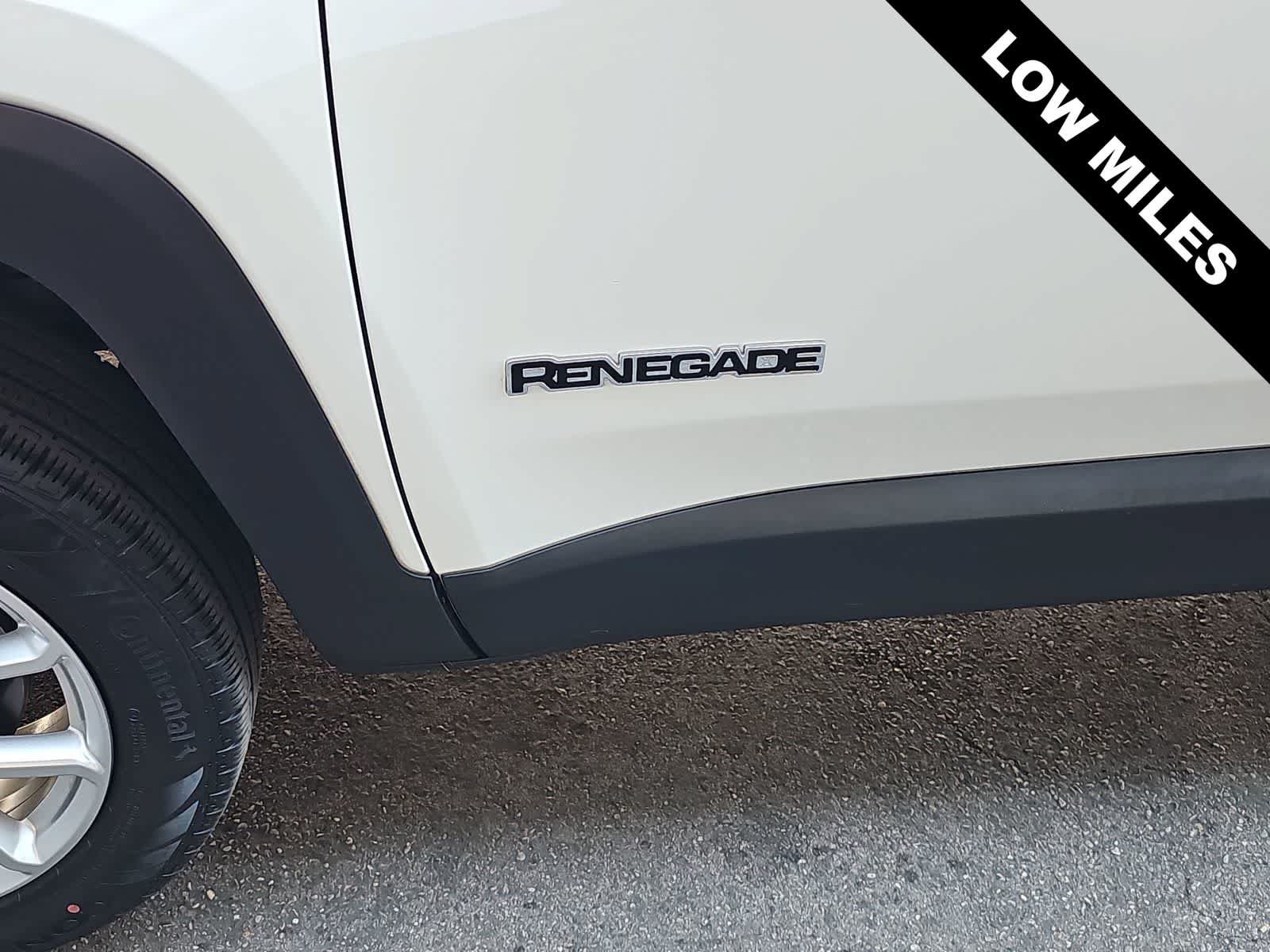Used 2023 Jeep Renegade Latitude AWD/4WD image 11