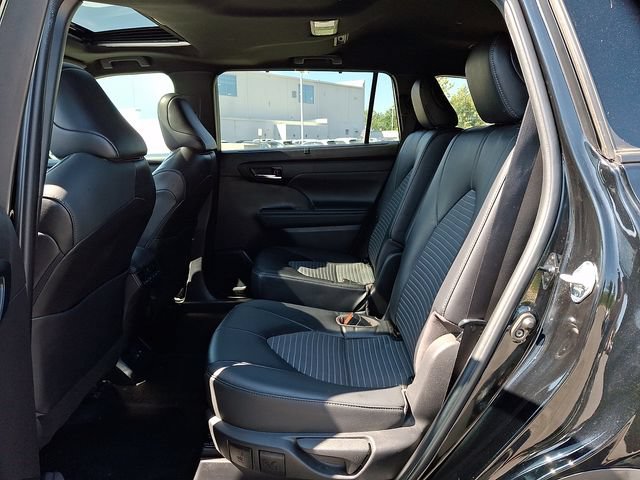 Used 2022 Toyota Highlander XSE AWD/4WD image 11