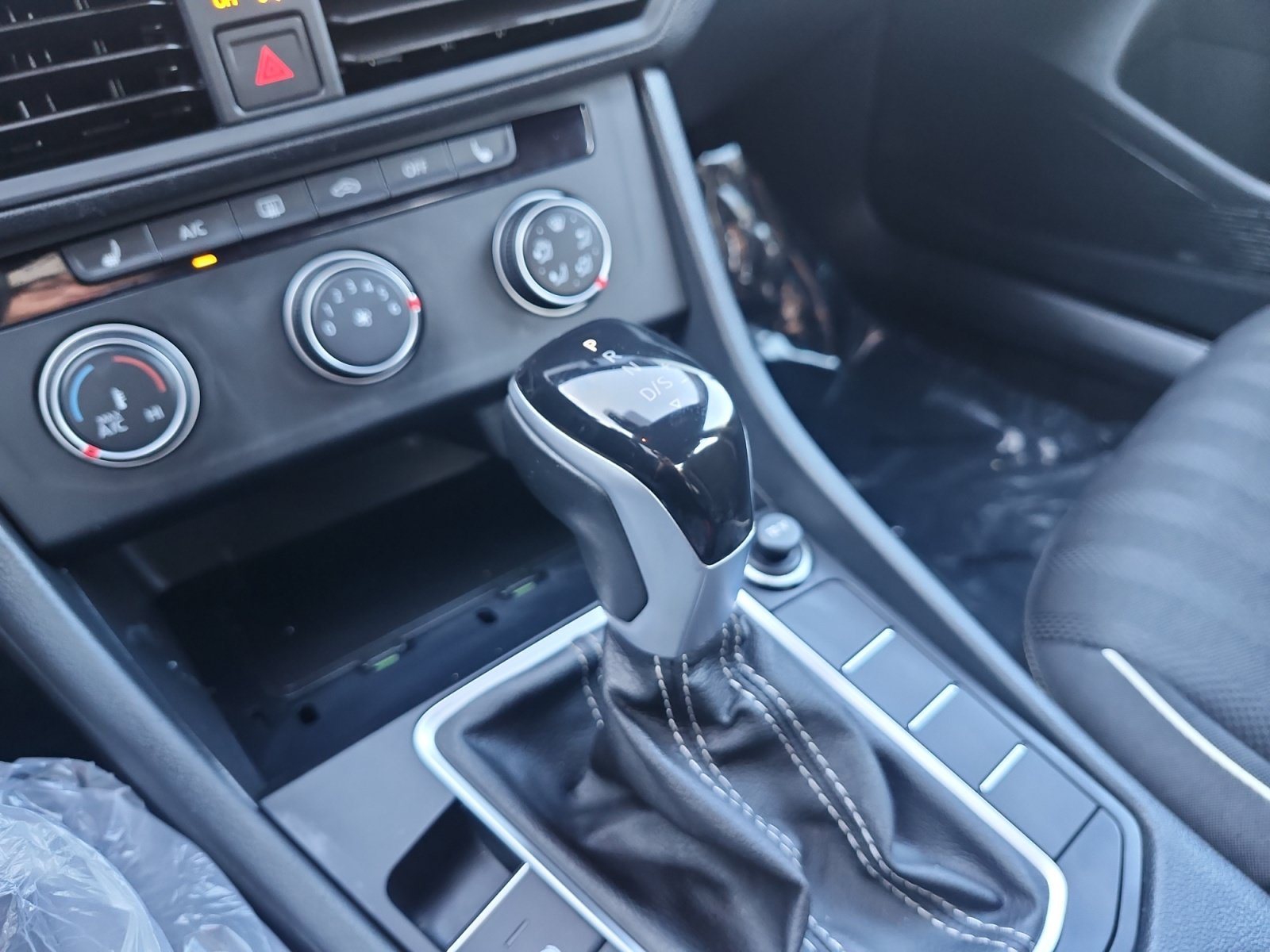 Used 2024 Volkswagen Jetta Sport FWD image 19