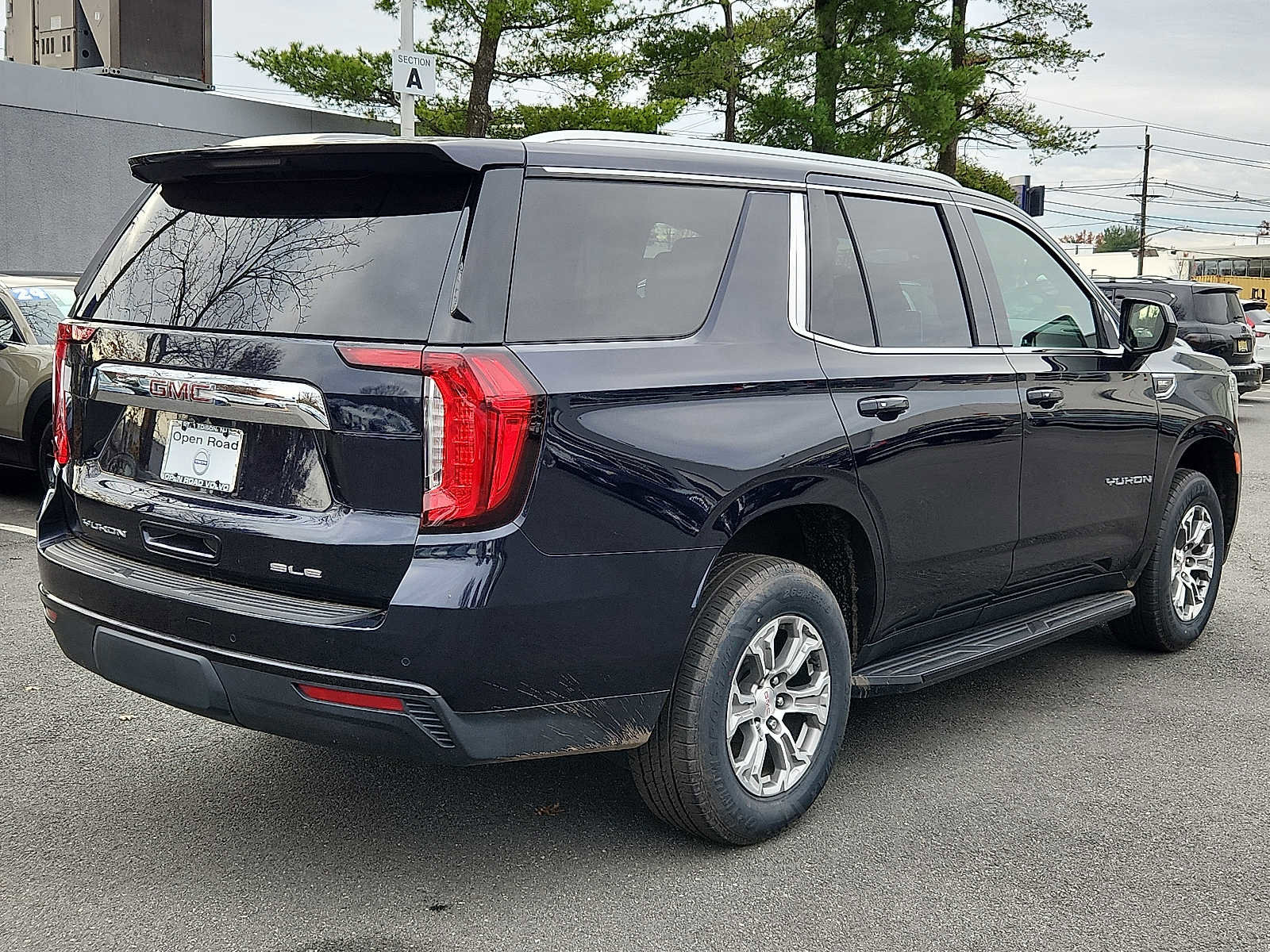 Used 2021 GMC Yukon SLE image 6