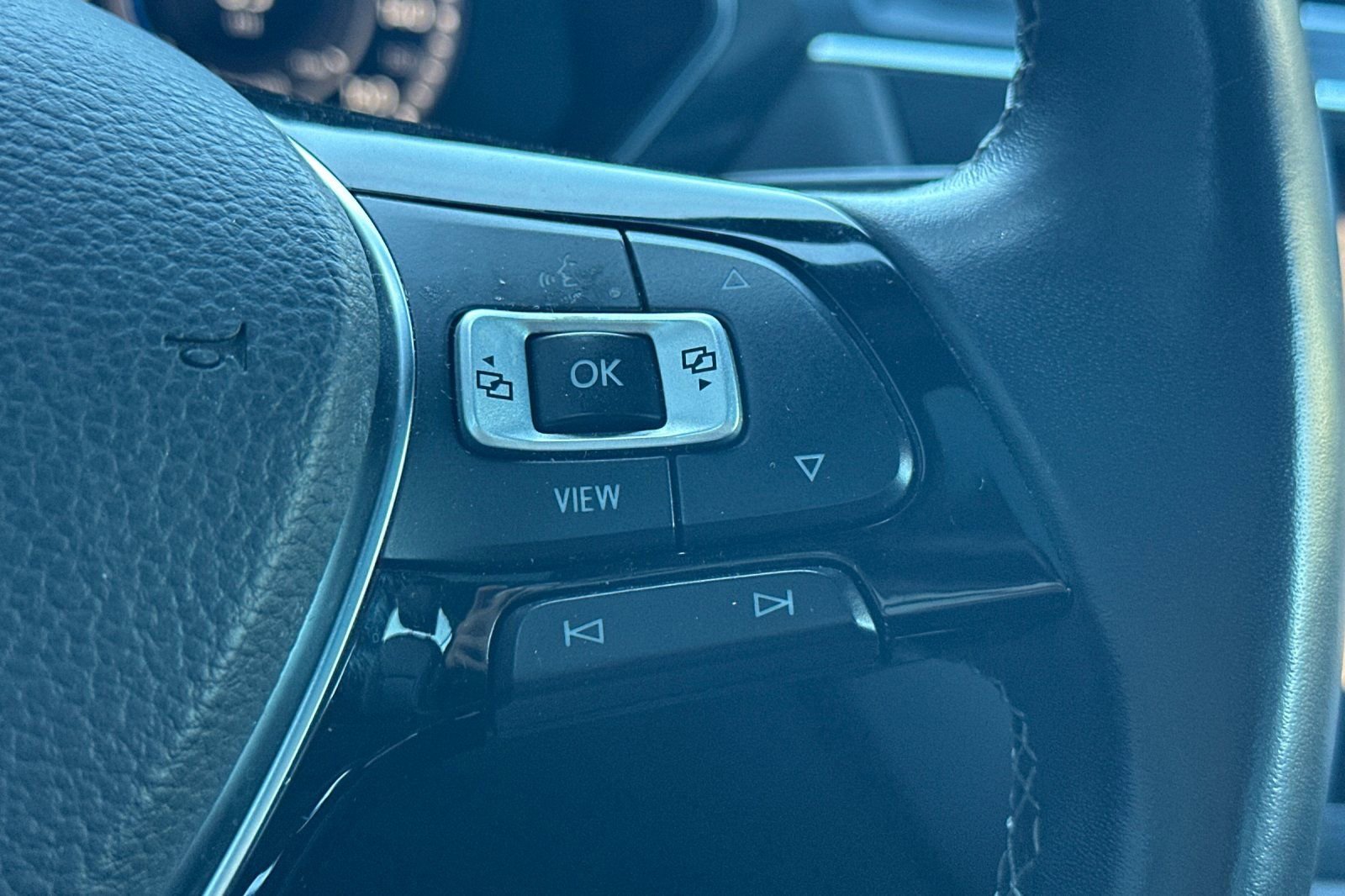 Used 2019 Volkswagen Tiguan SEL R-Line image 39