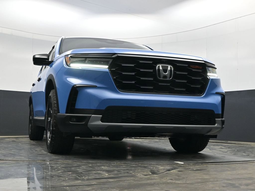 Used 2025 Honda Pilot TrailSport image 27