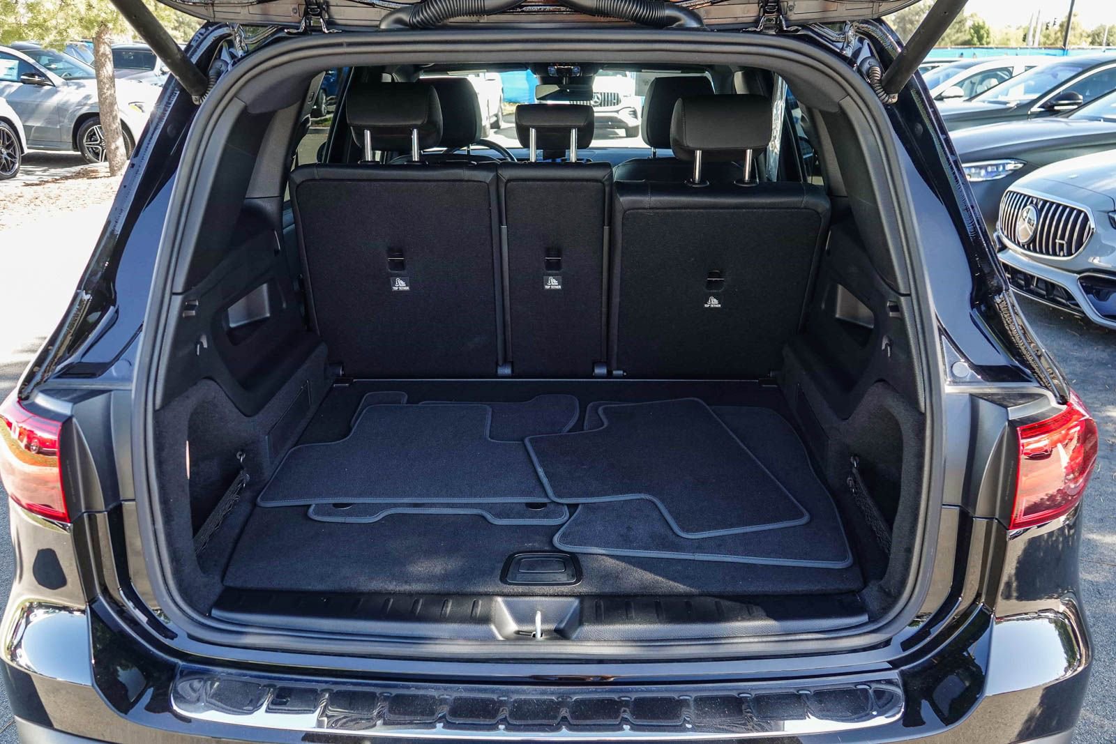 Used 2024 Mercedes-Benz EQB 350 4MATIC SUV image 26