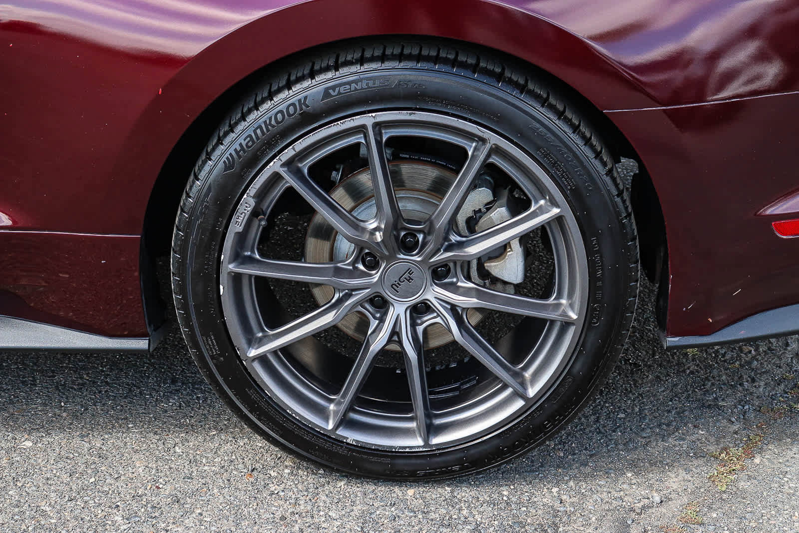 Used 2018 Ford Mustang Coupe RWD image 13