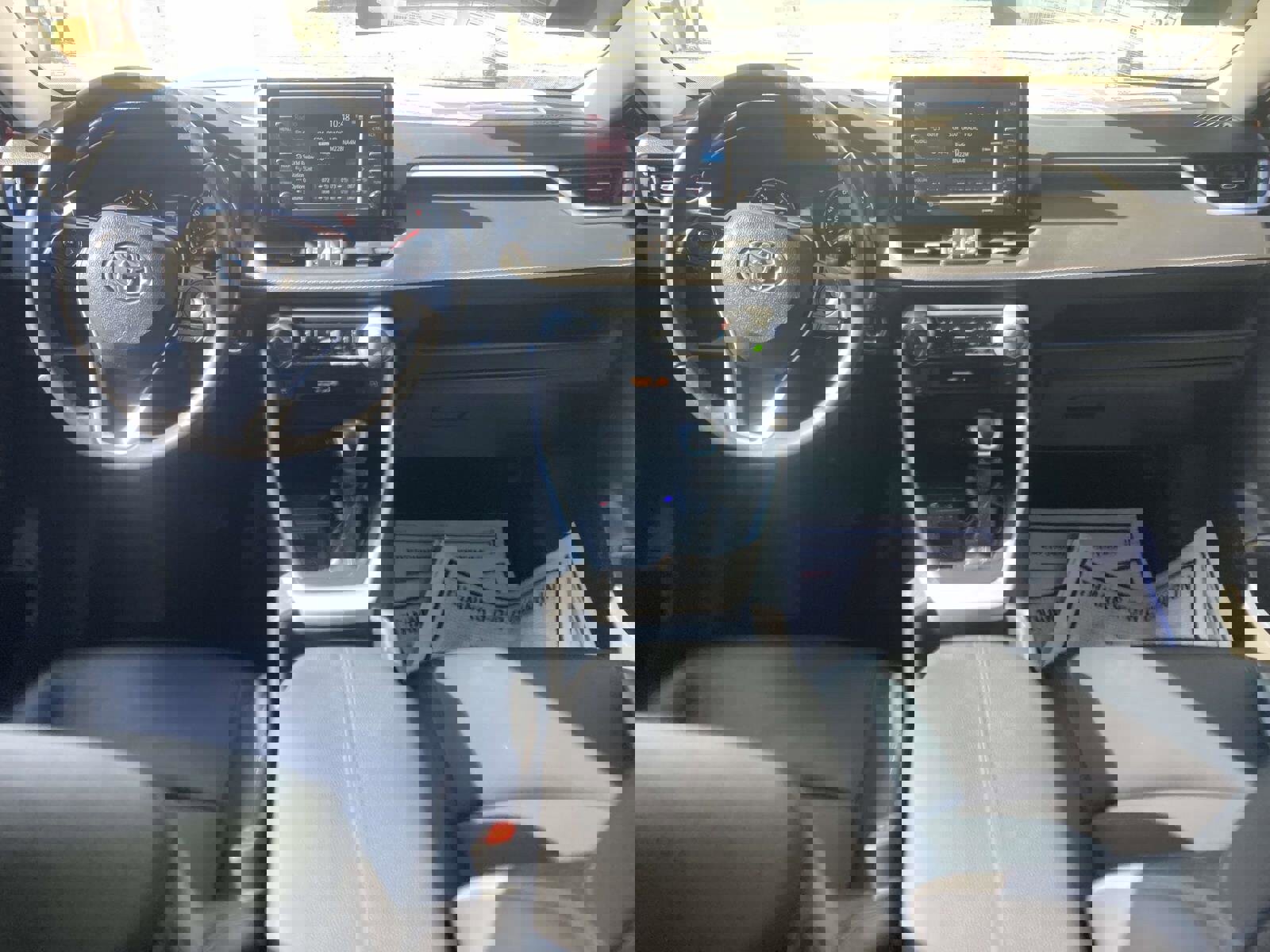 Used 2021 Toyota RAV4 XLE Premium image 17