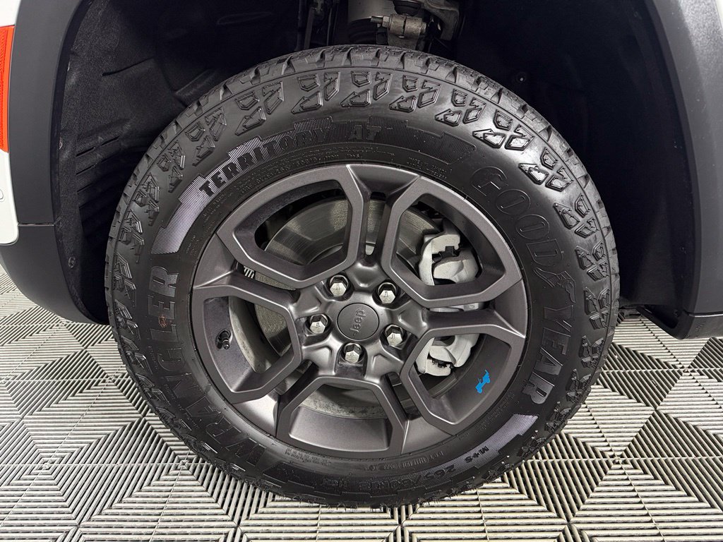 Used 2024 Jeep Grand Cherokee Trailhawk w/ Advanced Protech Group II AWD/4WD image 12