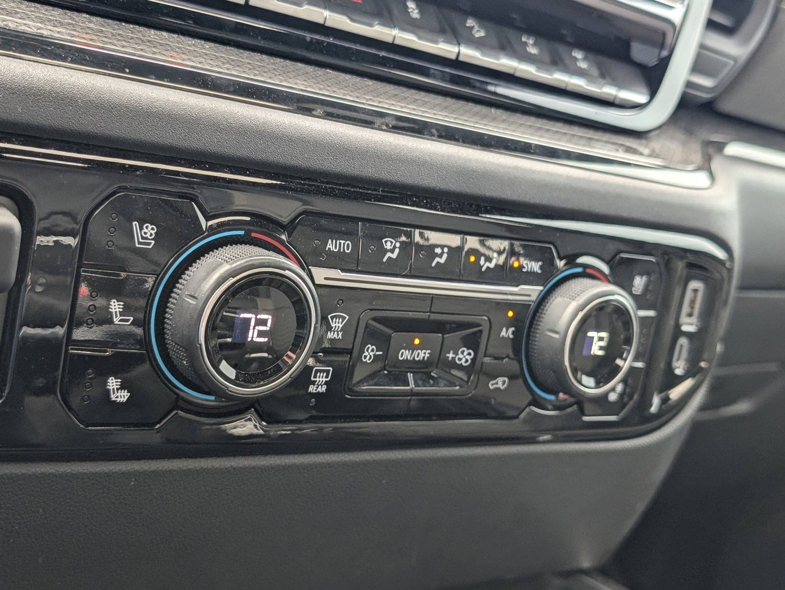 Used 2023 Chevrolet Silverado 1500 ZR2 w/ Technology Package image 15