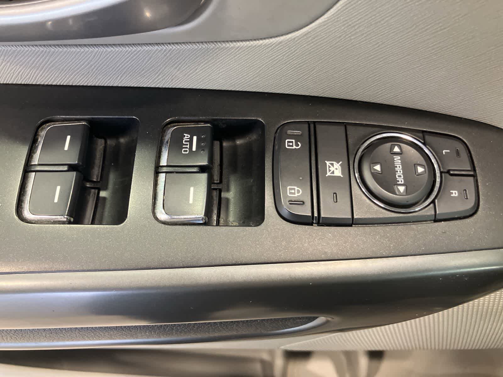 Used 2021 Kia Sedona LX image 12
