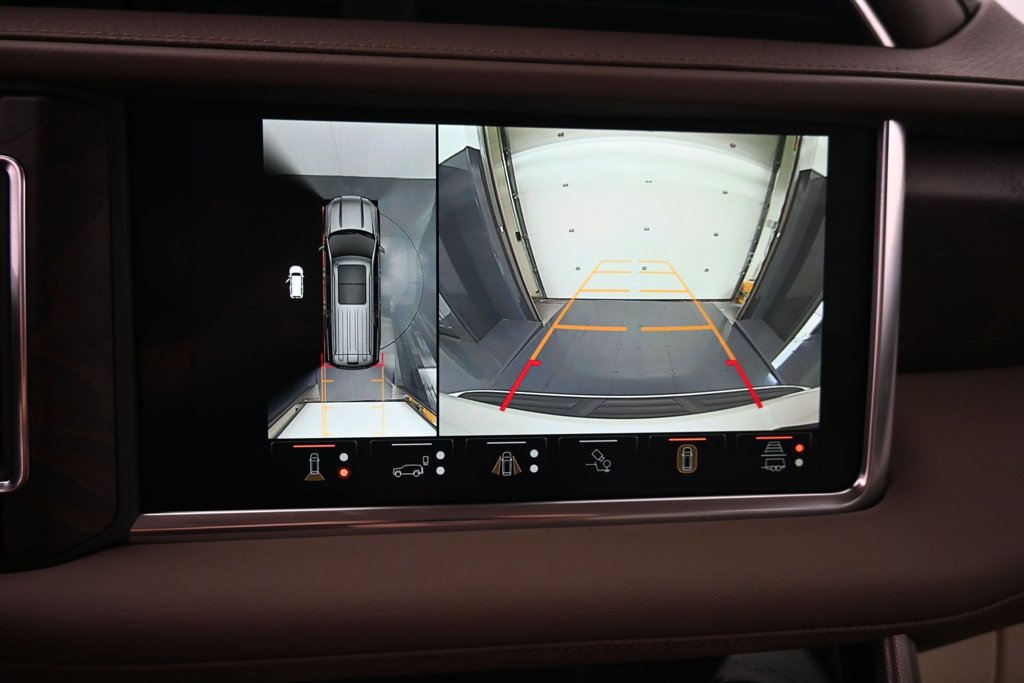 Used 2024 GMC Yukon Denali w/ Advanced Technology Package AWD/4WD image 20