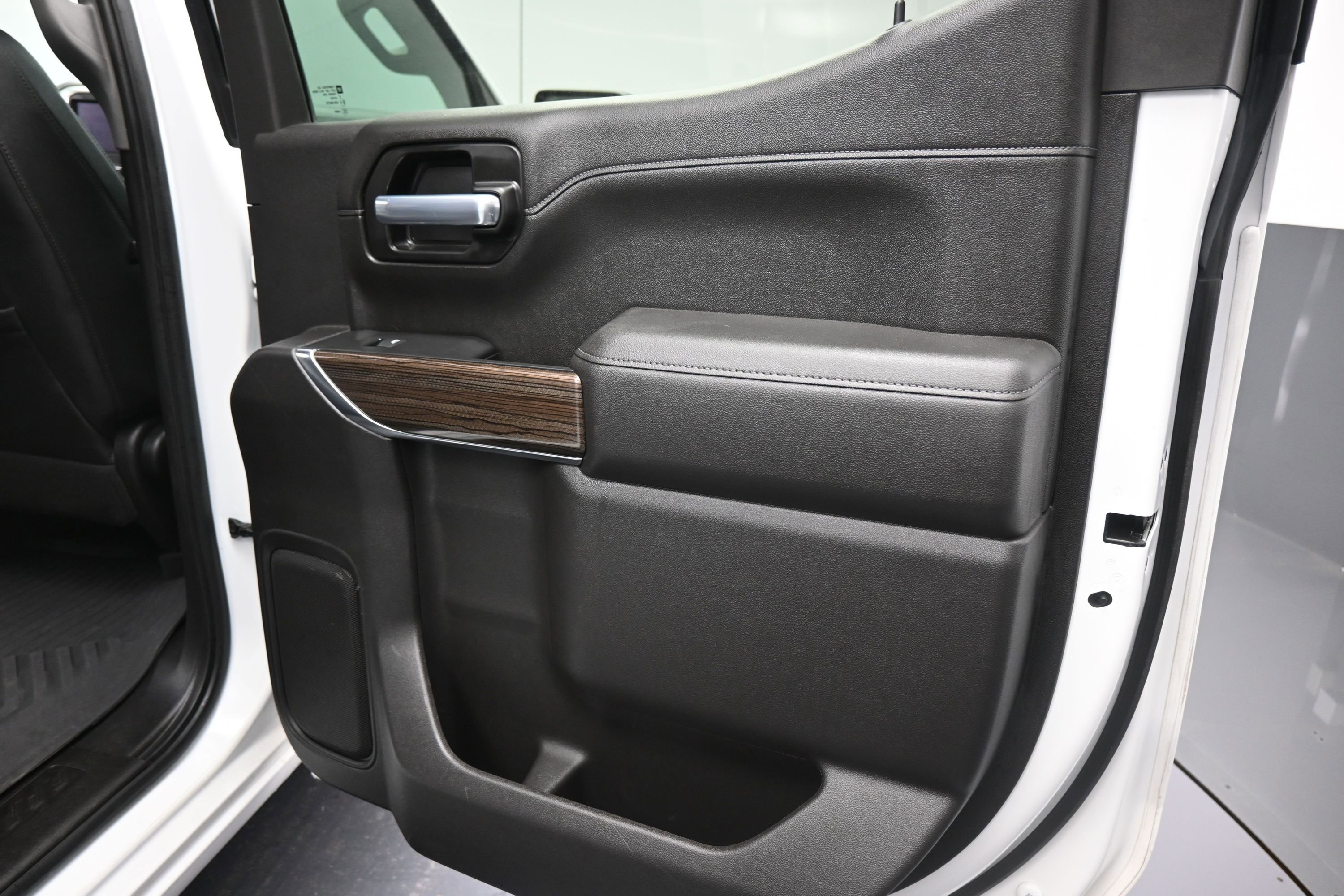 Used 2021 Chevrolet Silverado 1500 LT Trail Boss w/ Convenience Package II AWD/4WD image 19