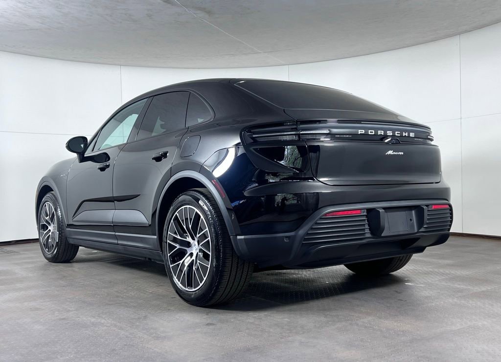 Certified 2025 Porsche Macan Electric image 3