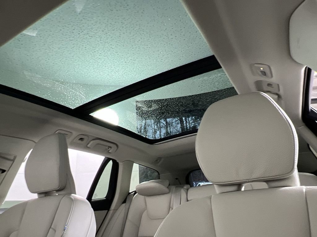 Certified 2025 Volvo V60 B5 Cross Country Plus image 18