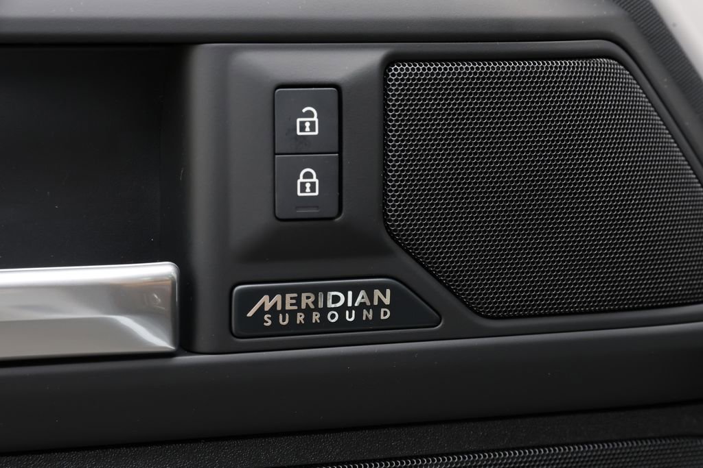 New 2026 Land Rover Defender 130 X-Dynamic SE AWD/4WD image 17
