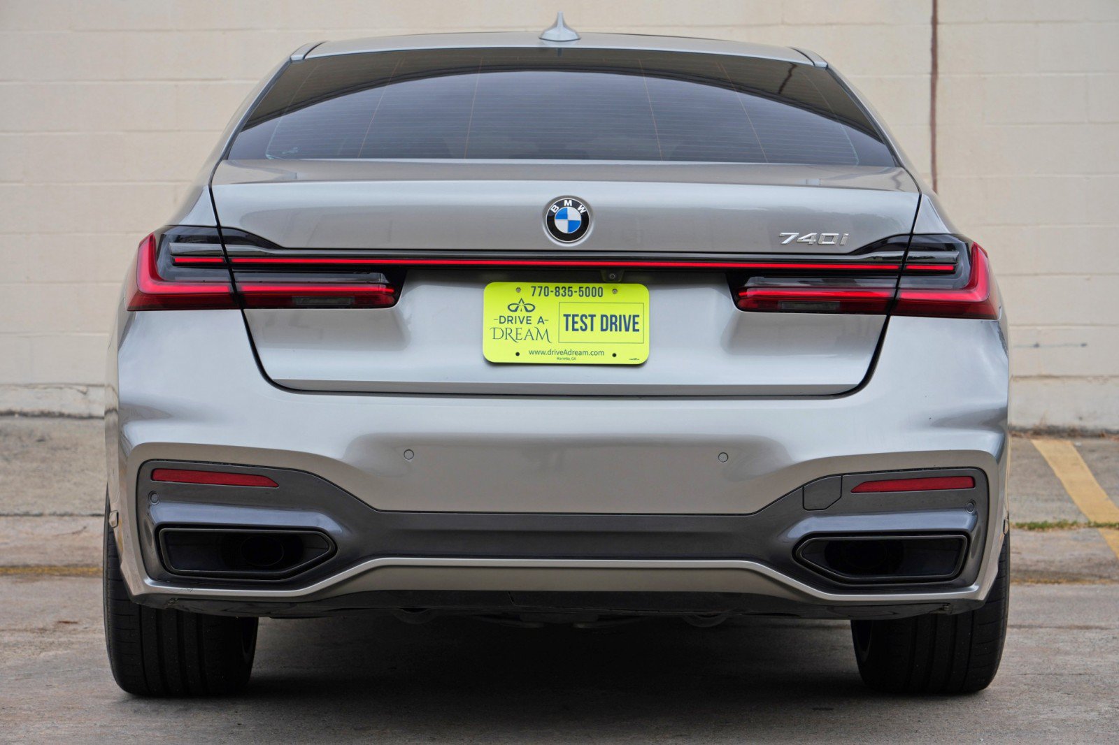 Used 2022 BMW 740i w/ M Sport Package RWD image 12