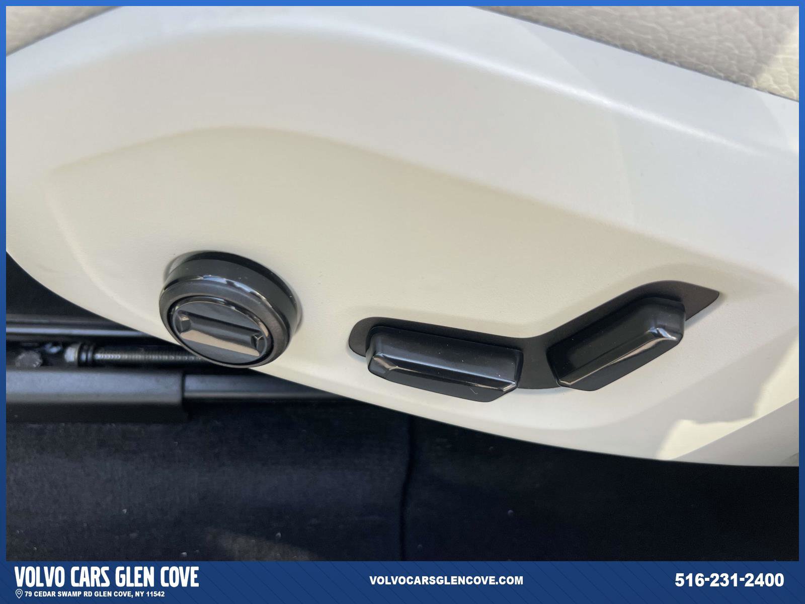 Certified 2024 Volvo XC60 B5 Plus w/ Protection Package Premier image 17