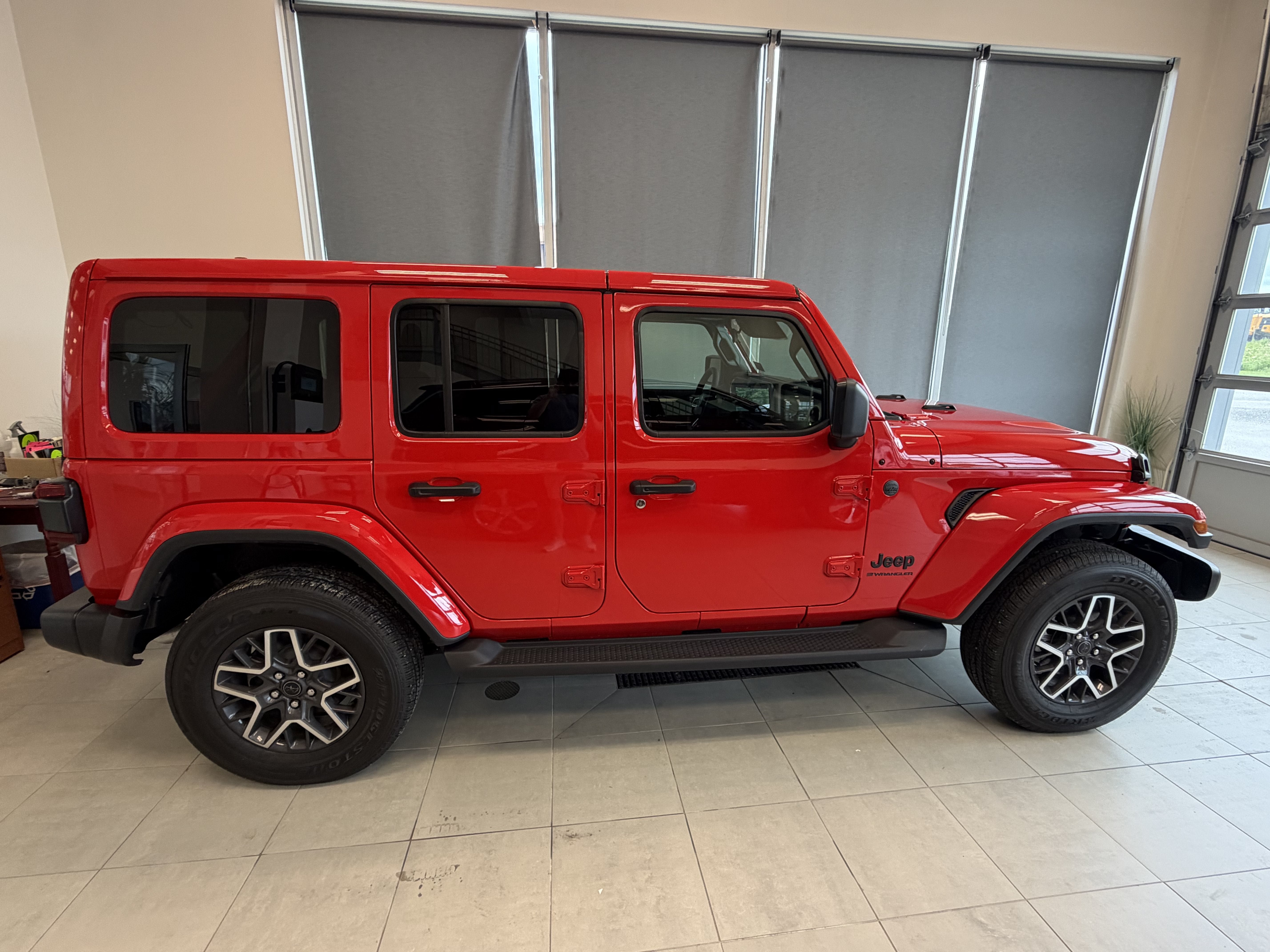 Used 2026 Jeep Wrangler Unlimited Sahara AWD/4WD image 2
