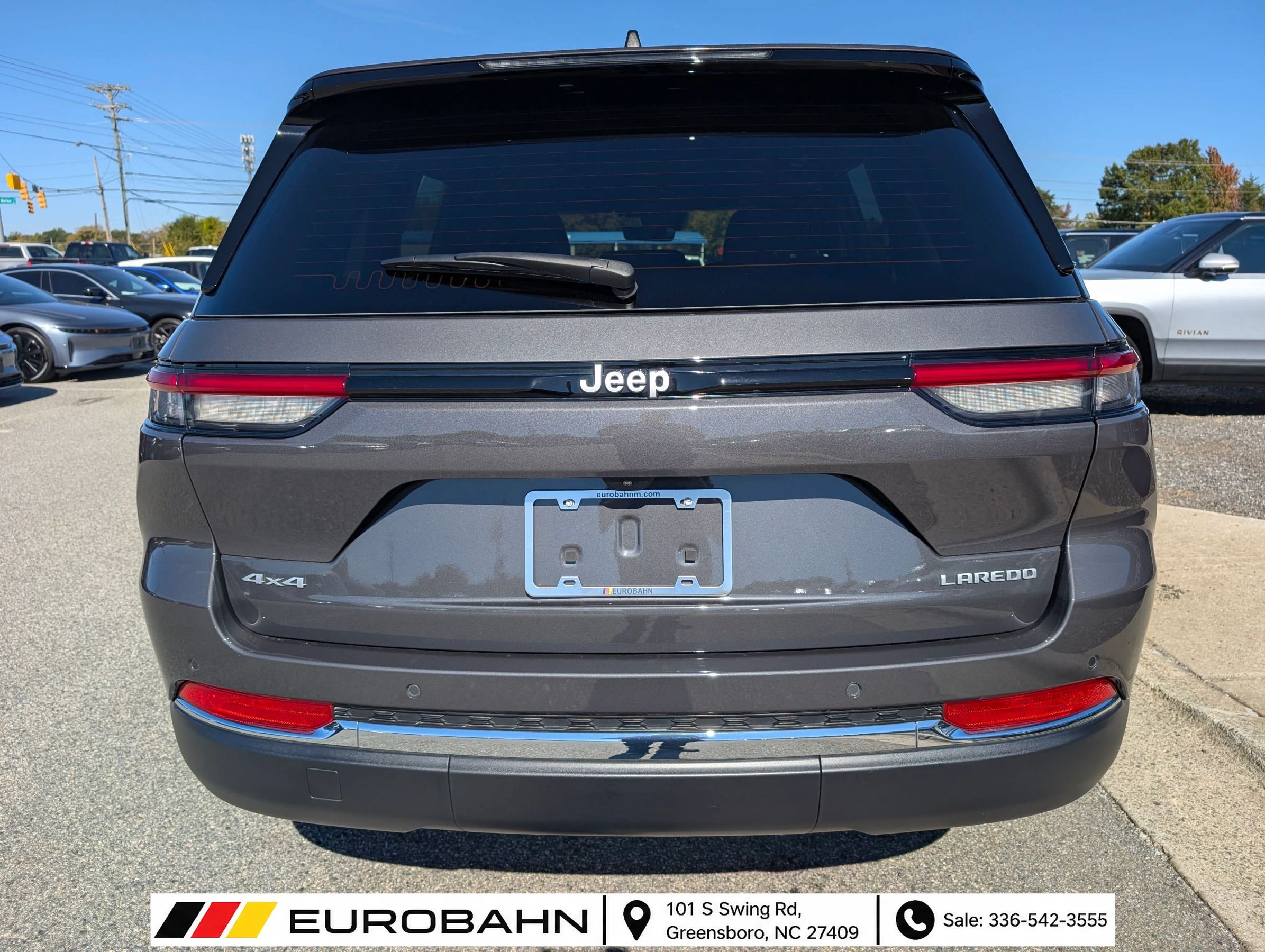 Used 2025 Jeep Grand Cherokee Laredo X AWD/4WD image 4
