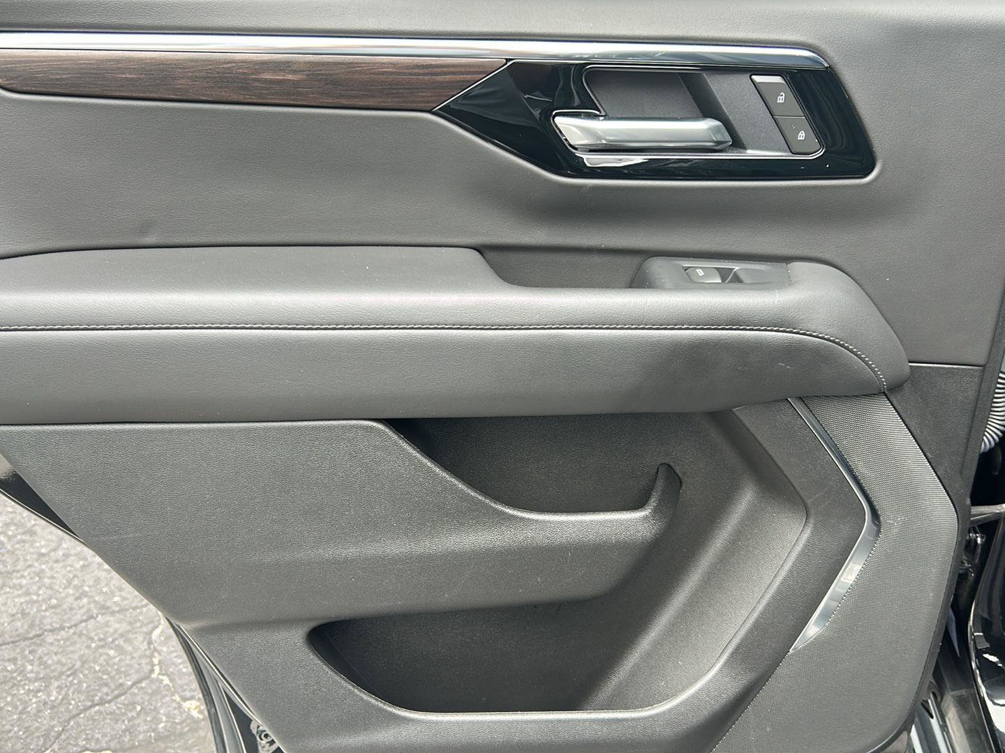 Used 2025 Chevrolet Tahoe LT AWD/4WD image 19
