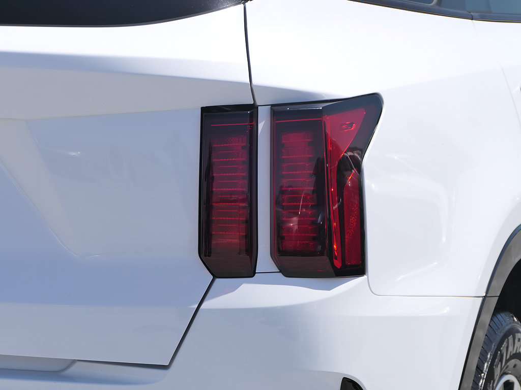 Used 2023 Kia Sorento S w/ Panoramic Sunroof Package FWD image 4