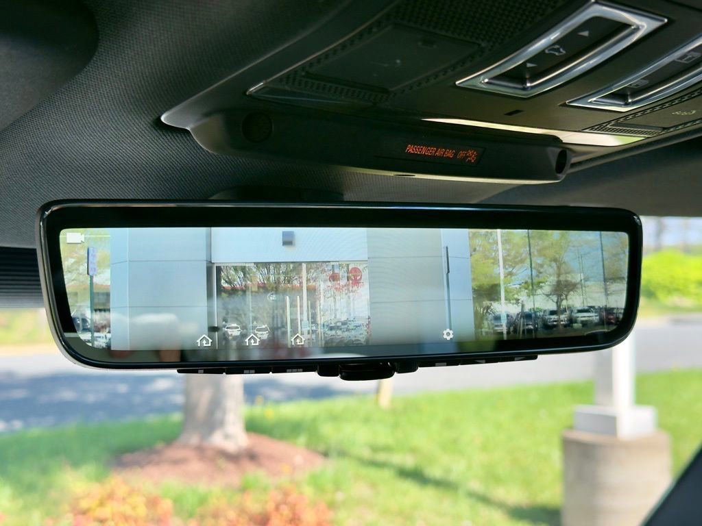 Used 2025 Land Rover Defender 110 X-Dynamic SE image 19