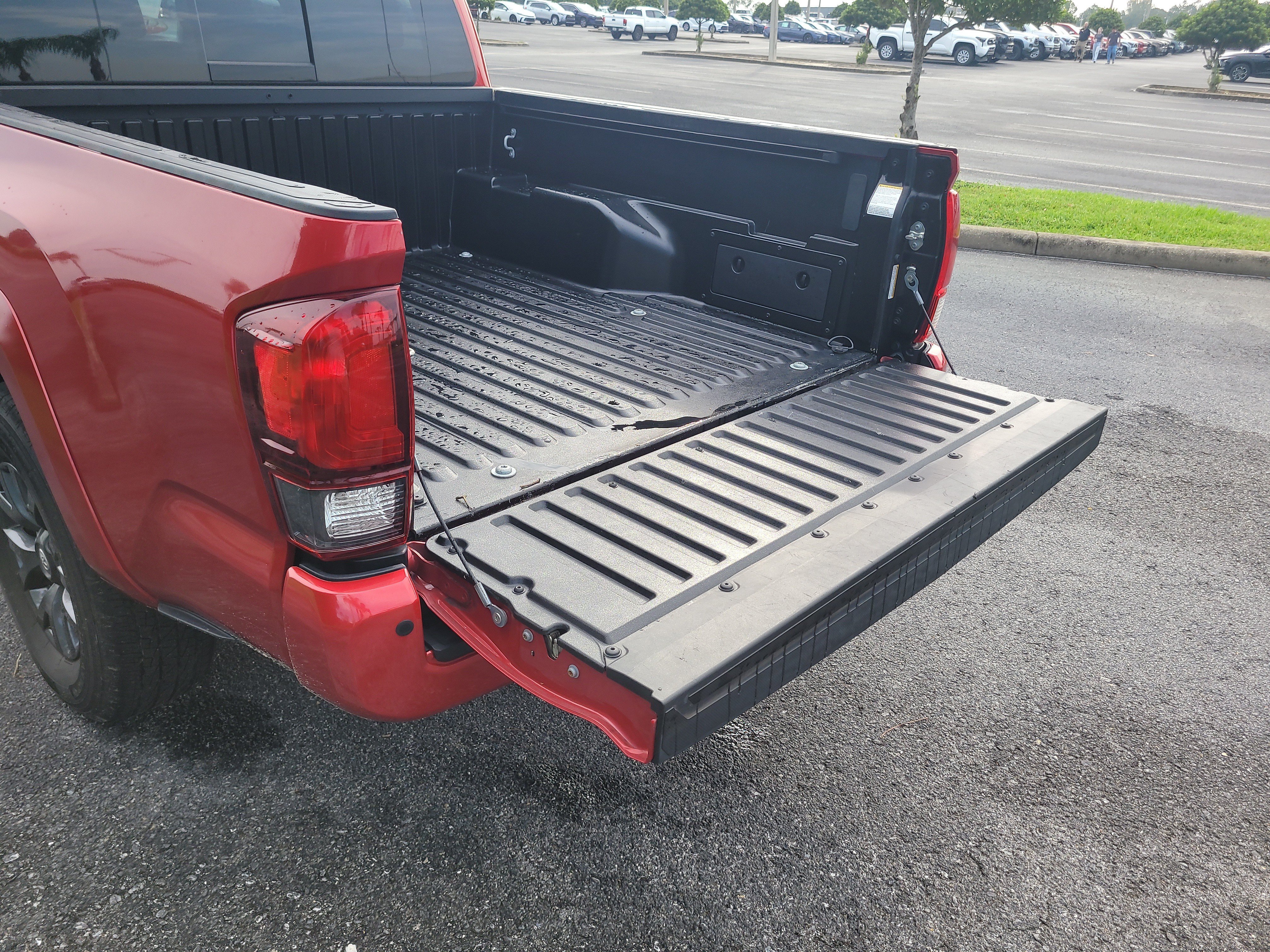 Certified 2023 Toyota Tacoma SR5 AWD/4WD image 12