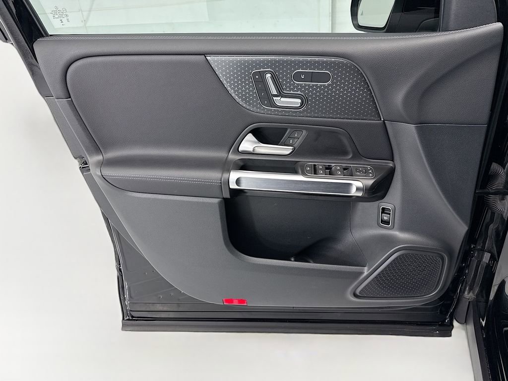 Used 2025 Mercedes-Benz GLB 250 image 22