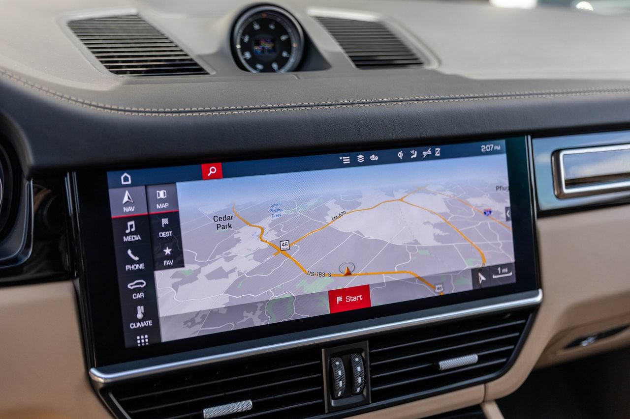 Used 2020 Porsche Cayenne Turbo AWD/4WD image 28