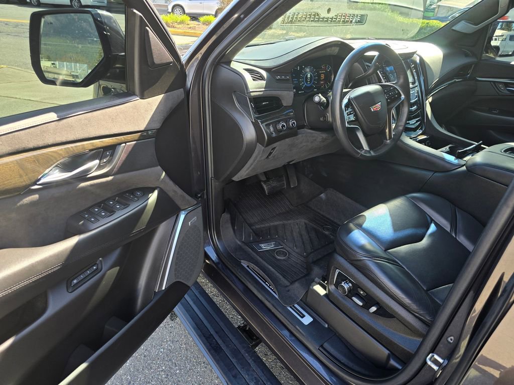 Used 2017 Cadillac Escalade Platinum image 23