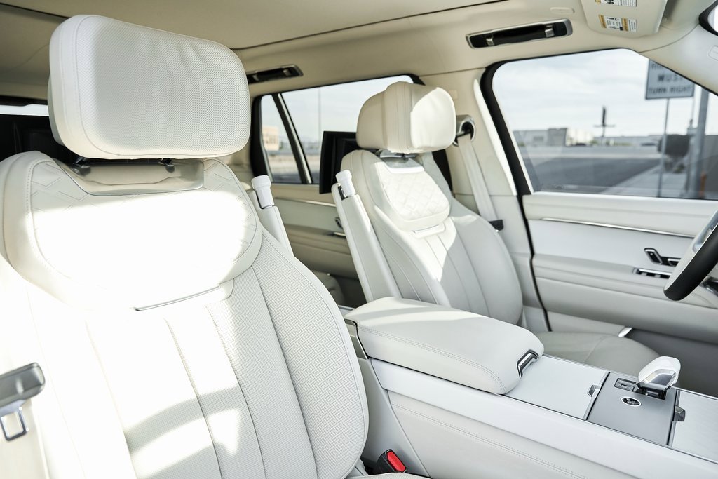 Used 2024 Land Rover Range Rover SV image 43