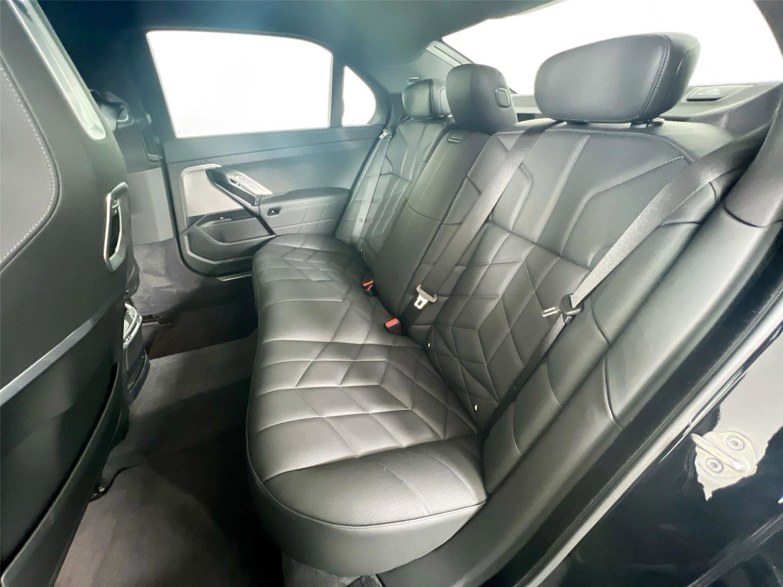 Certified 2024 BMW 760i xDrive w/ Executive Package image 25