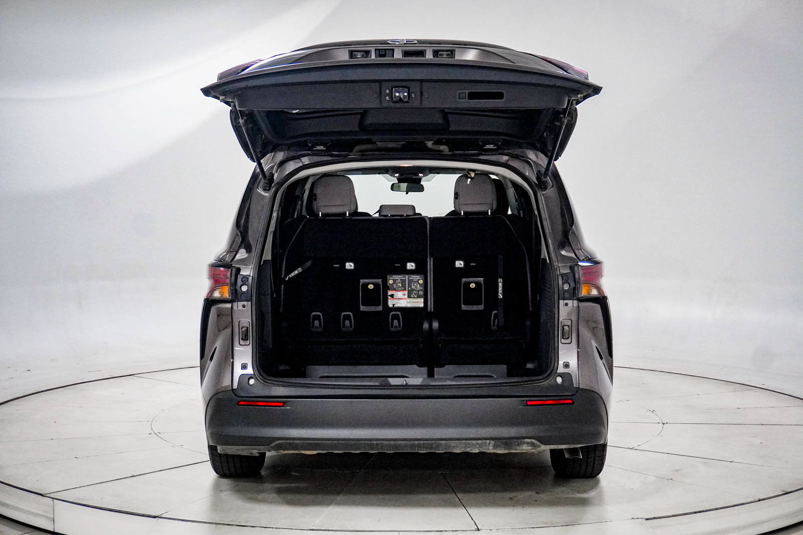 Used 2024 Toyota Sienna LE FWD image 8
