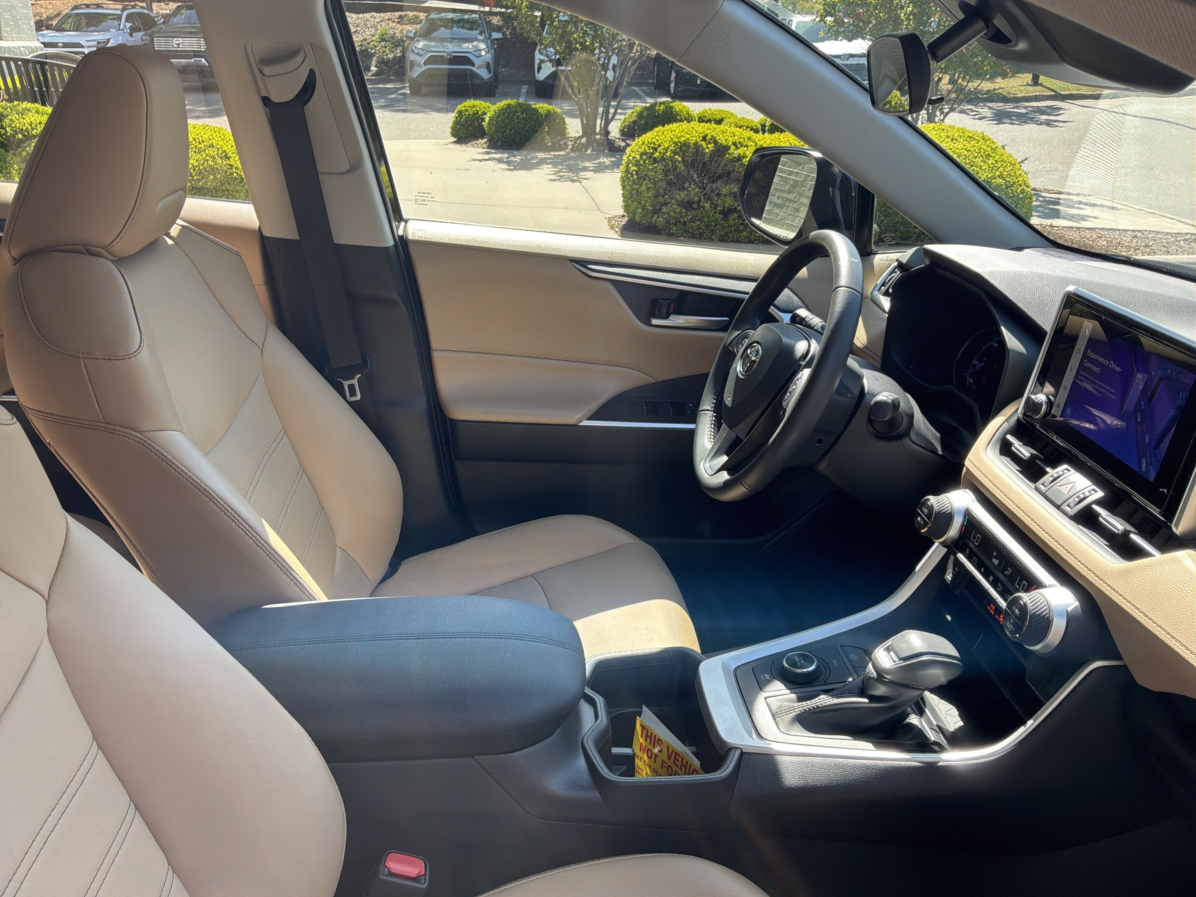 Used 2025 Toyota RAV4 XLE Premium AWD/4WD image 33