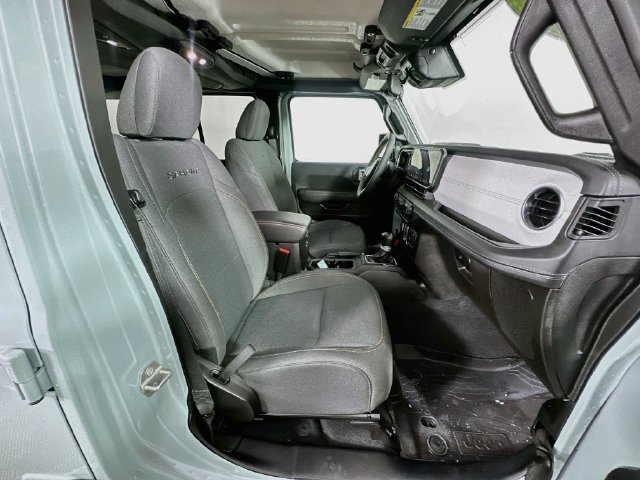 Used 2024 Jeep Wrangler Unlimited Sahara AWD/4WD image 28