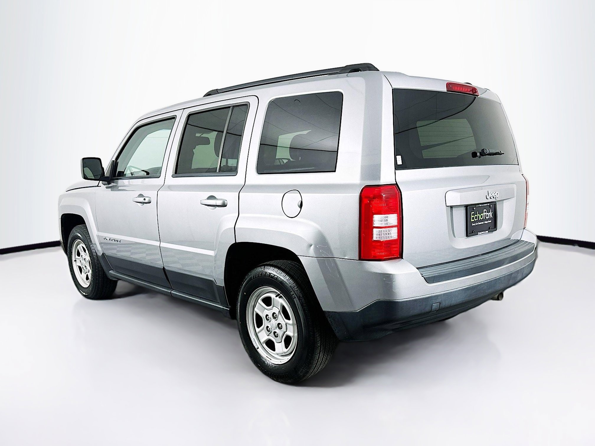 Used 2016 Jeep Patriot Sport w/ Power Value Group FWD image 4