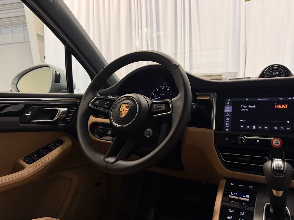 Certified 2026 Porsche Macan AWD/4WD image 13