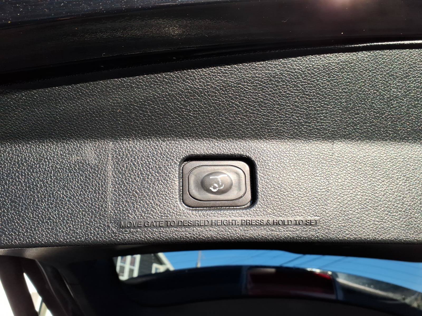 Used 2019 Ford Explorer XLT w/ Equipment Group 202A AWD/4WD image 8