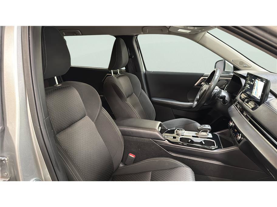 Used 2025 Mitsubishi Outlander ES FWD image 27