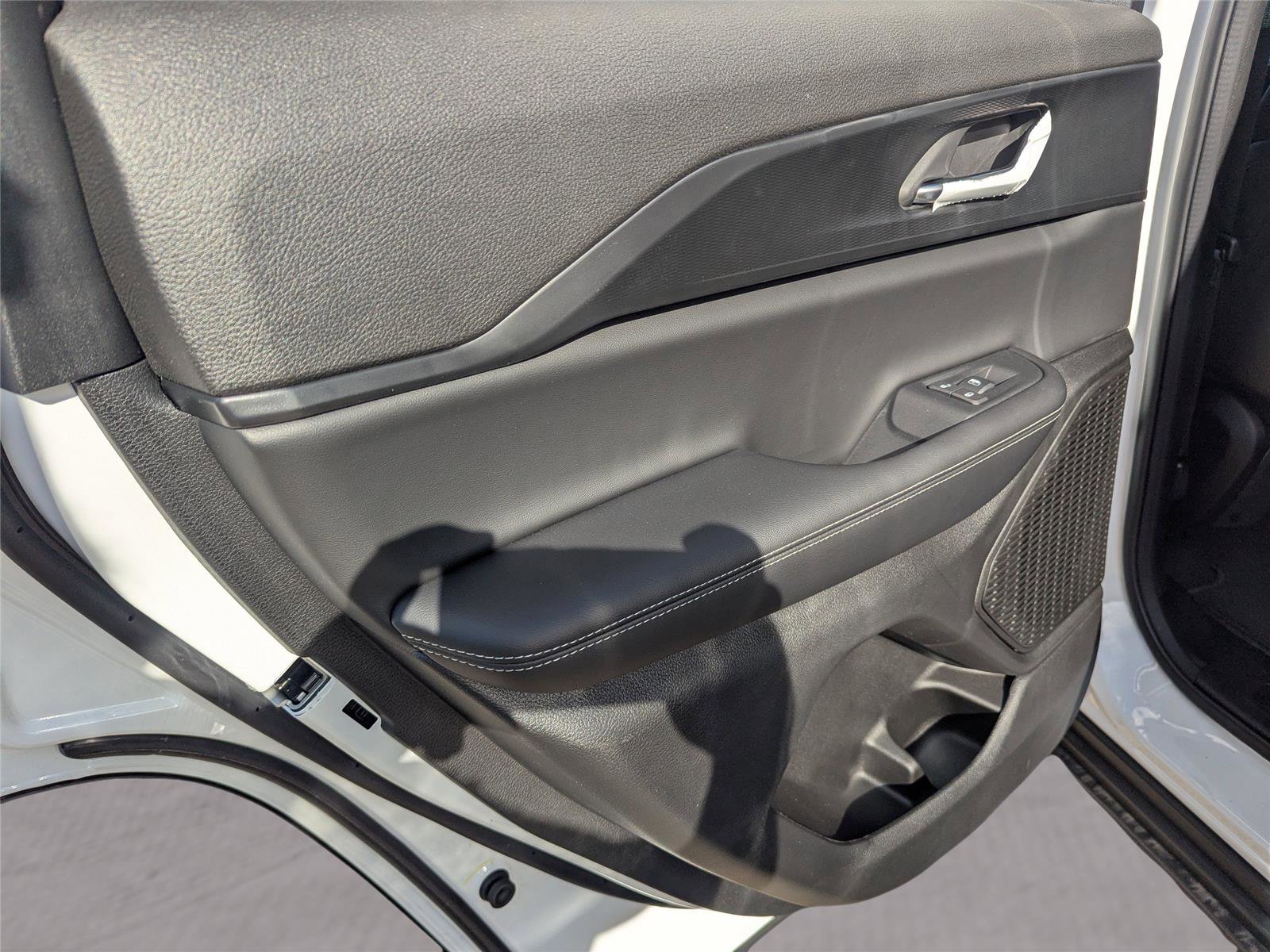 New 2025 Jeep Grand Cherokee Altitude RWD image 19