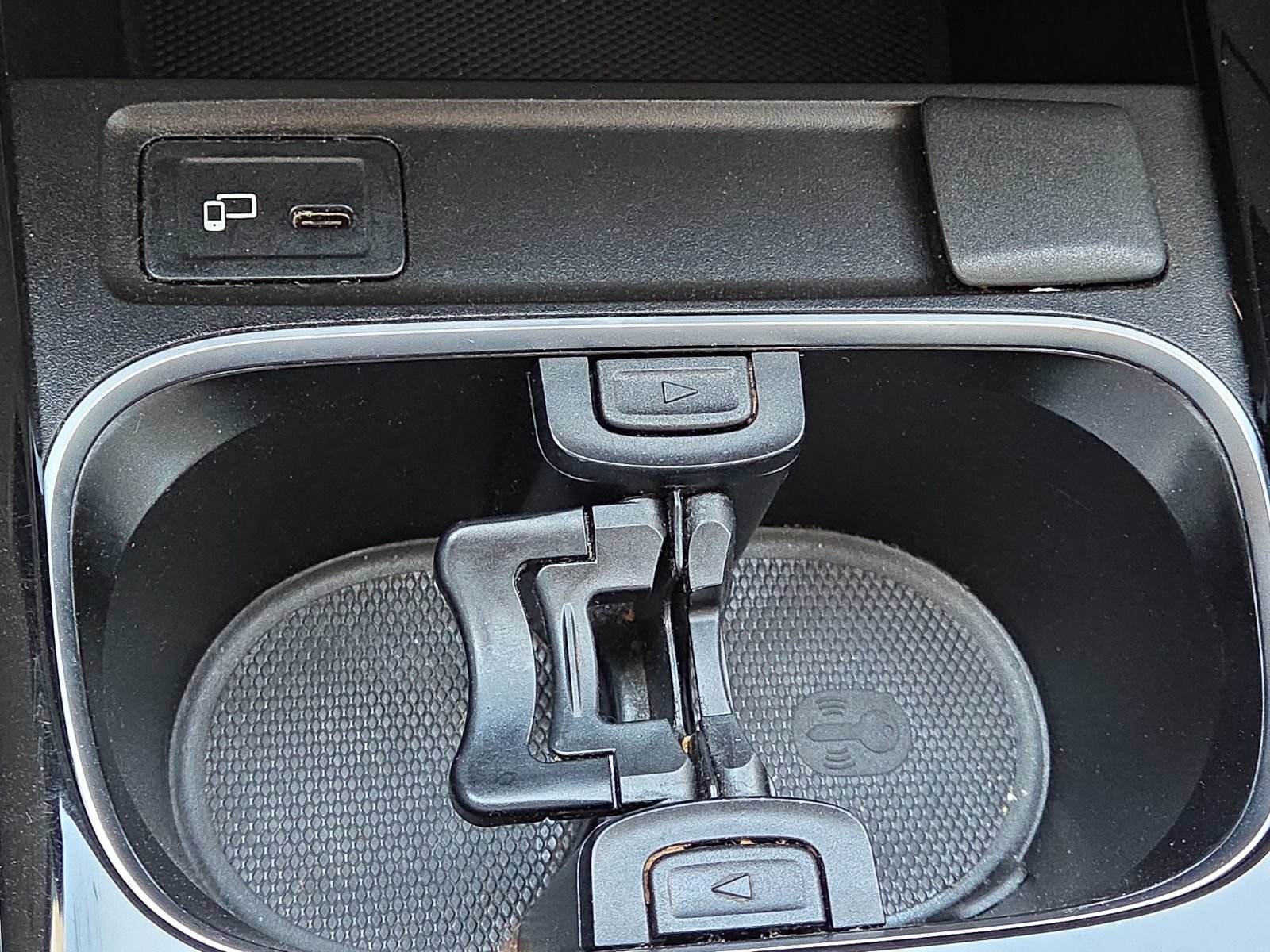 Used 2022 Mercedes-Benz GLB 250 4MATIC w/ Premium Package Lite image 29