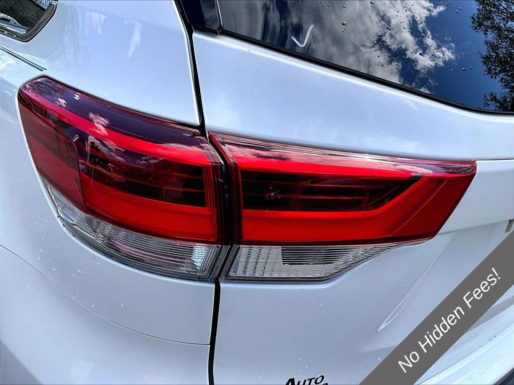 Used 2018 Toyota Highlander LE AWD/4WD image 25
