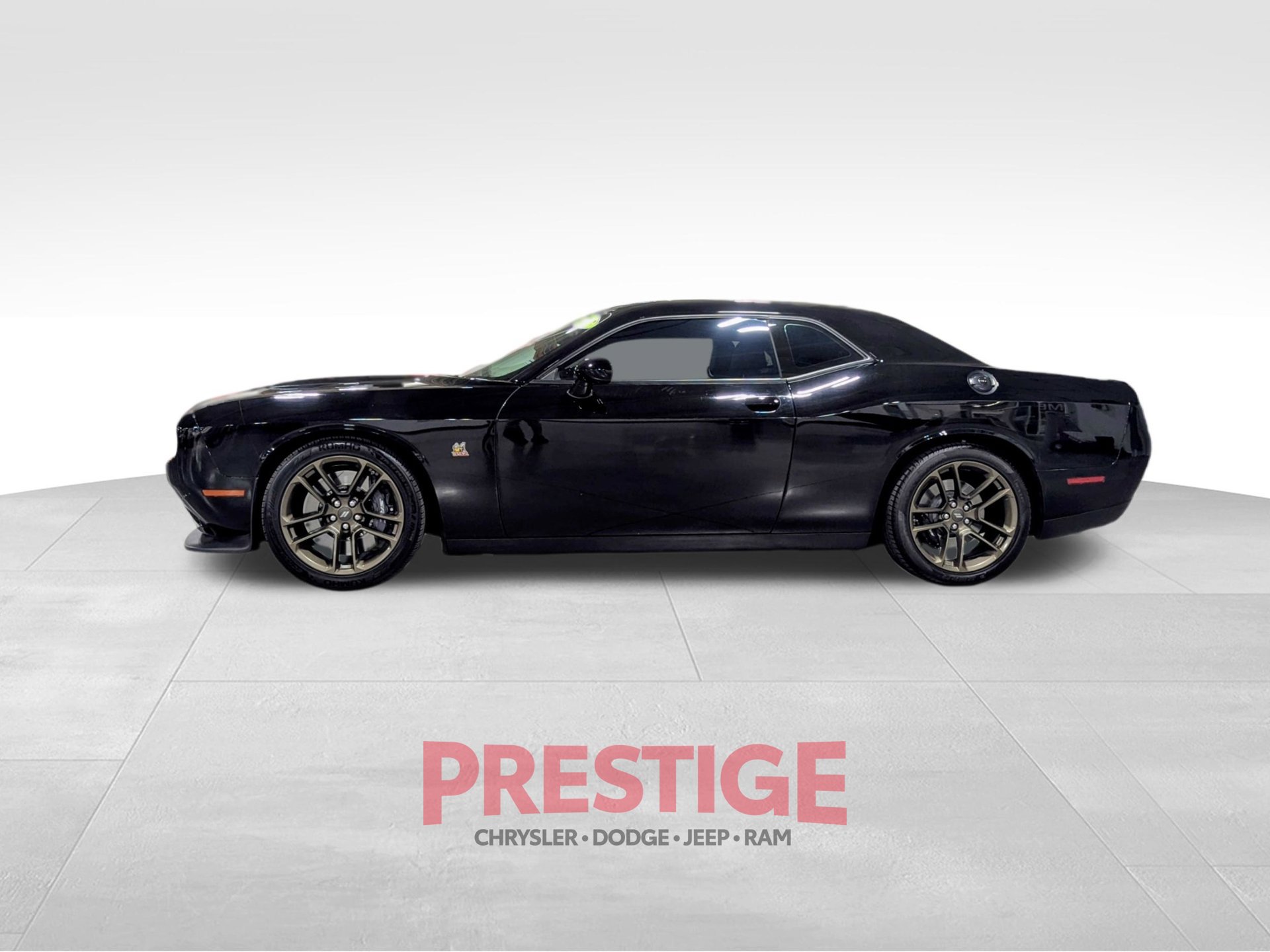 Used 2022 Dodge Challenger R/T Scat Pack w/ Dynamics Package RWD image 11