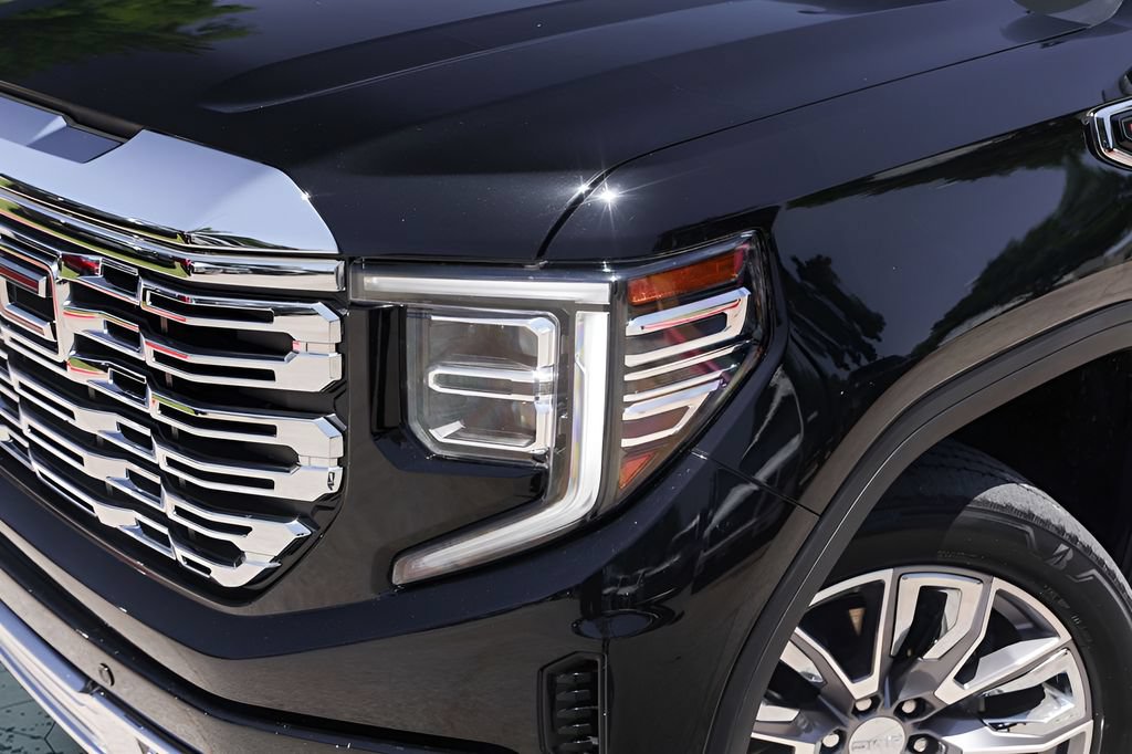 Used 2023 GMC Sierra 1500 Denali w/ Denali Reserve Package AWD/4WD image 3