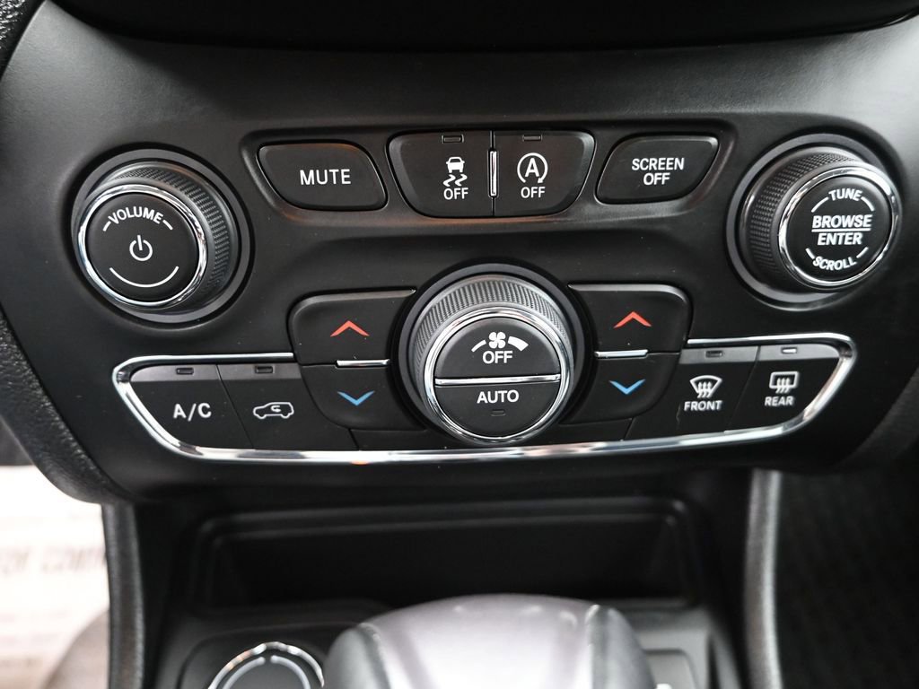 Used 2020 Jeep Cherokee Limited image 21